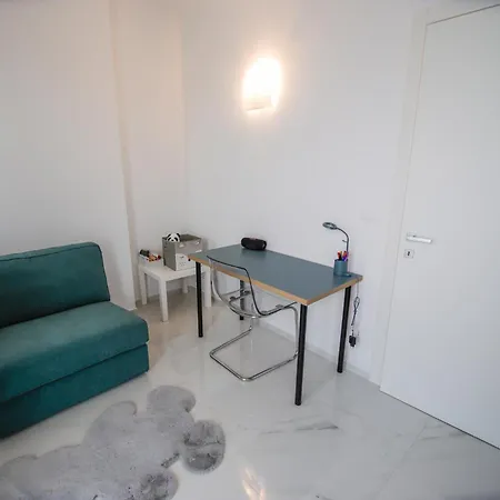 Moderno In Zona Pedonale