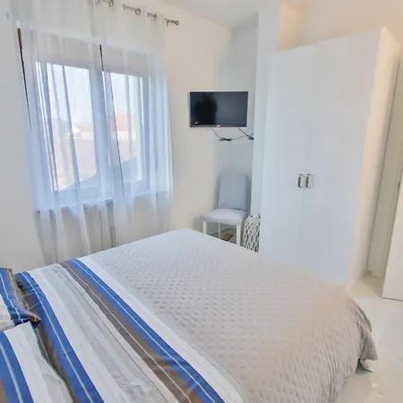 Moderno In Zona Pedonale Chivasso