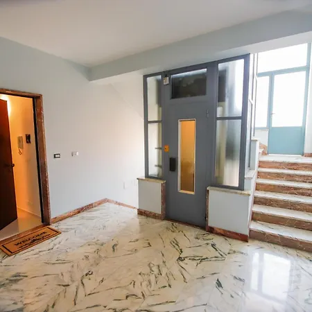Moderno In Zona Pedonale Apartment